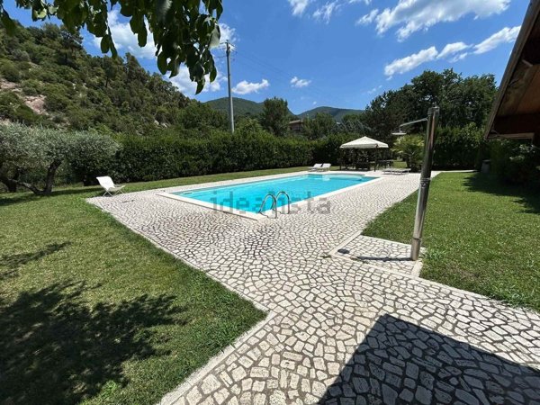 casa semindipendente in vendita a Stroncone