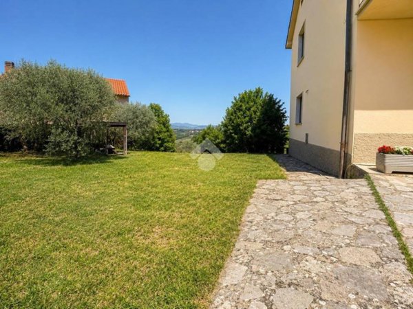 casa indipendente in vendita a Stroncone