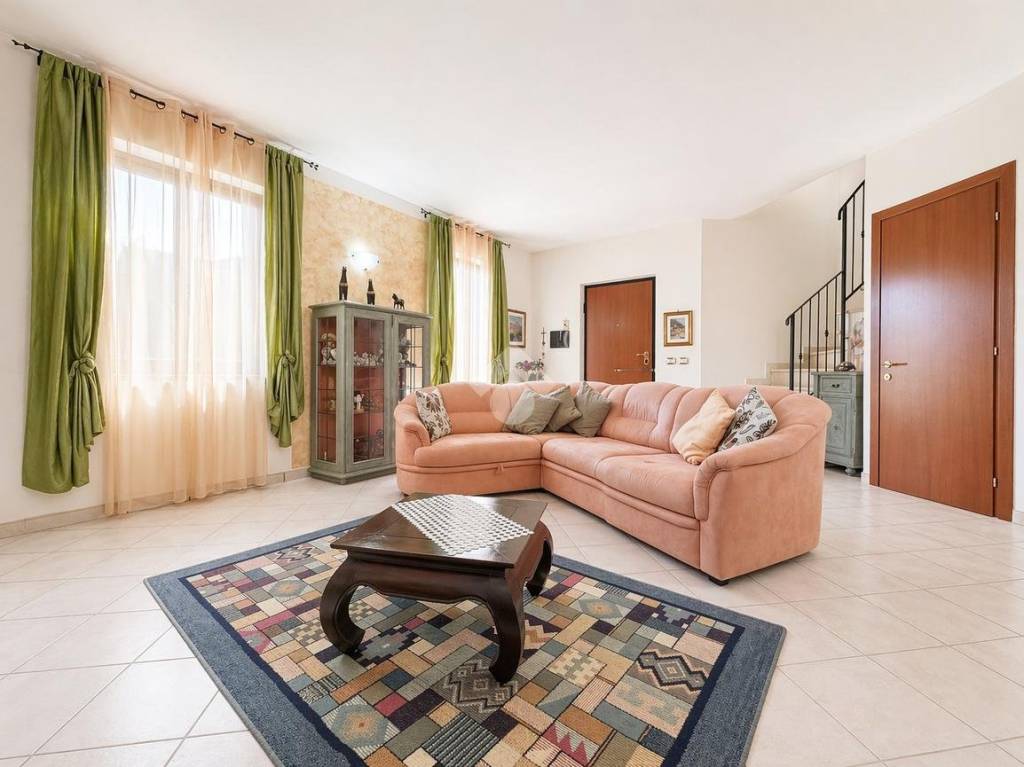 casa indipendente in vendita a Stroncone