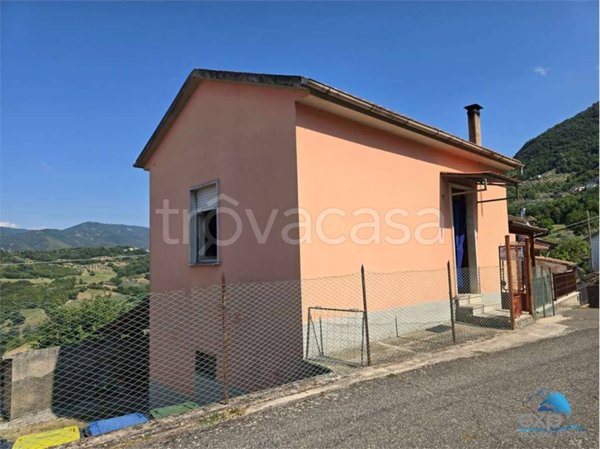 casa indipendente in vendita a Stroncone in zona Vasciano