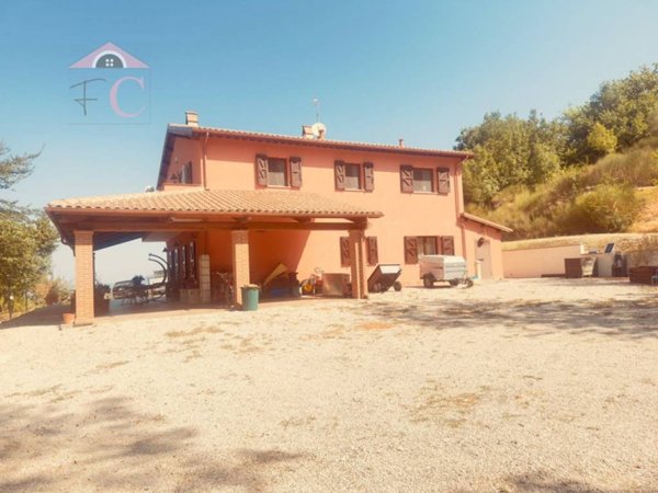 casa indipendente in vendita a Stroncone in zona Vasciano