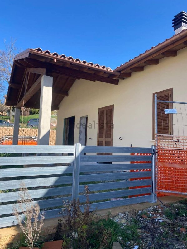 casa indipendente in vendita a Stroncone