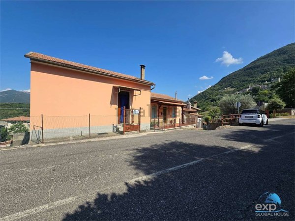 casa indipendente in vendita a Stroncone in zona Vasciano