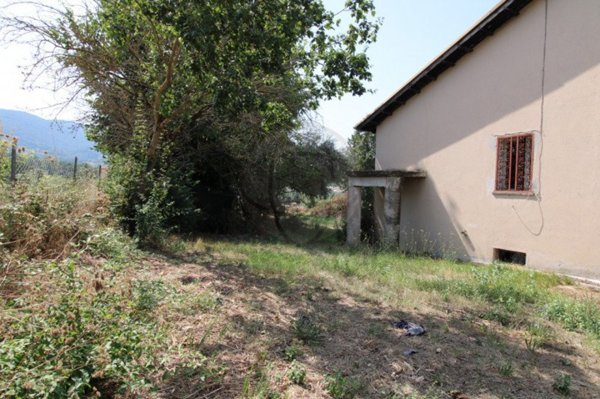 casa indipendente in vendita a Stroncone