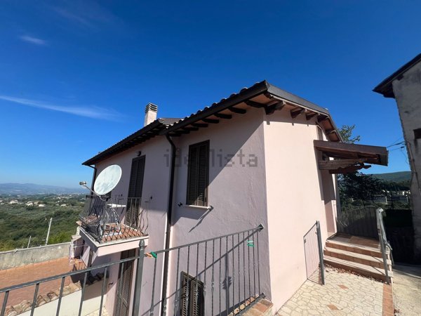 casa indipendente in vendita a Stroncone