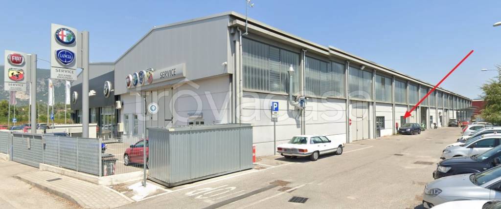 locale commerciale in vendita a Terni