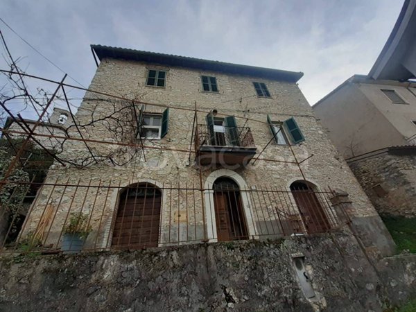 casa indipendente in vendita a Terni
