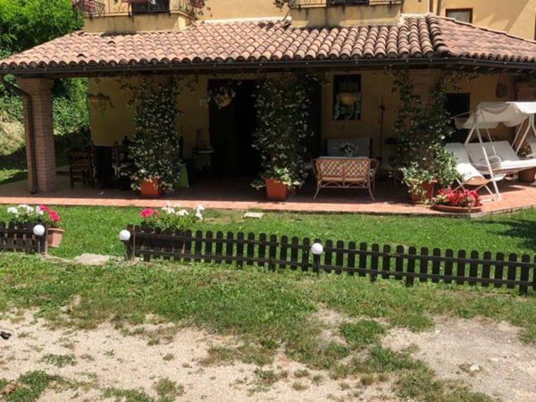 casa indipendente in vendita a Terni