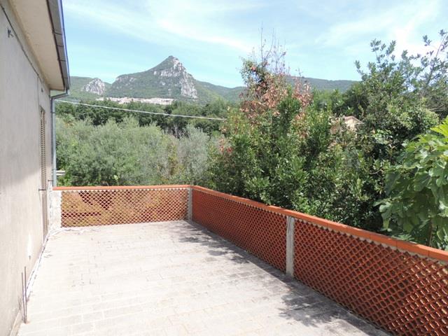 casa indipendente in vendita a Terni in zona Cesi