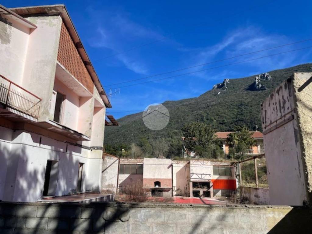 casa indipendente in vendita a Terni in zona Marmore