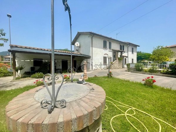 casa indipendente in vendita a Terni