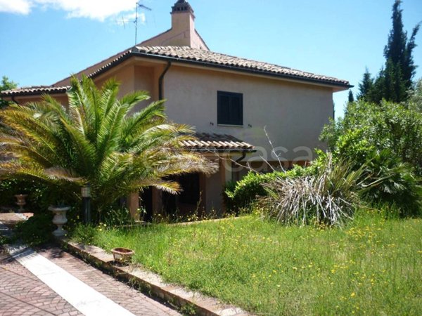 casa indipendente in vendita a Terni