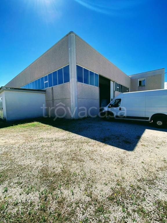 capannone in vendita a Terni in zona Collescipoli