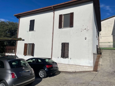 intera palazzina in vendita a Terni in zona Collescipoli
