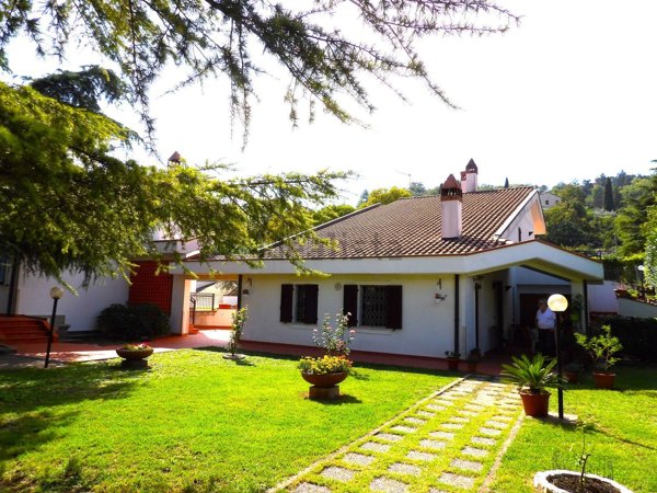 casa indipendente in vendita a Terni