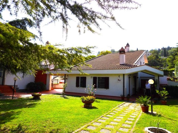 casa indipendente in vendita a Terni in zona Vocabolo Valenza