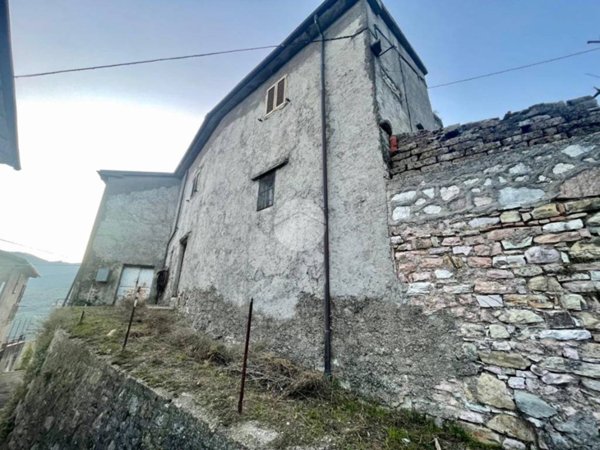 casa indipendente in vendita a Terni in zona Papigno