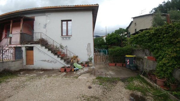 casa indipendente in vendita a Terni