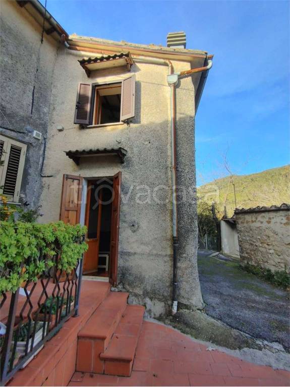 casa indipendente in vendita a Terni in zona Poggio Lavarino