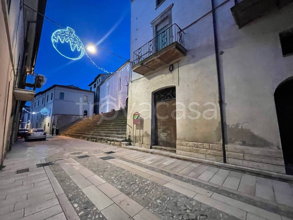 locale commerciale in vendita a Terni in zona Marmore