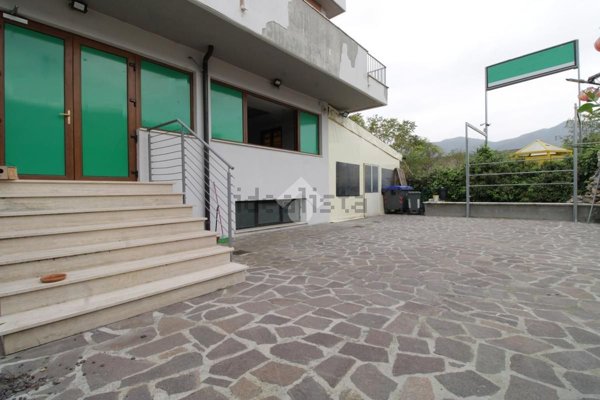 locale commerciale in vendita a Terni