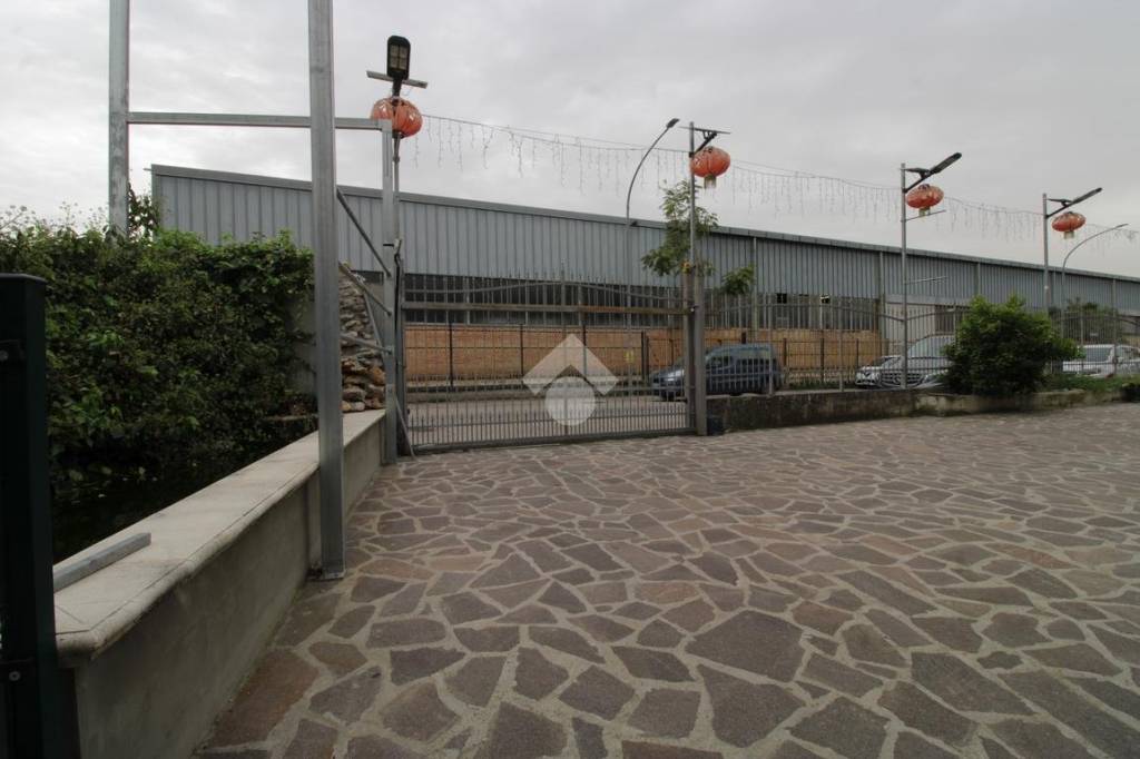 locale commerciale in vendita a Terni