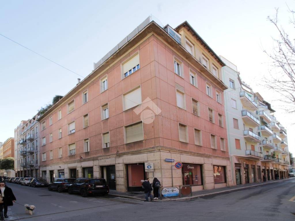 negozio in vendita a Terni in zona Centro Città