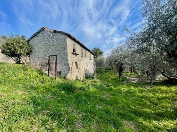 casa indipendente in vendita a Terni