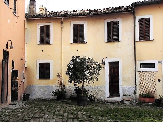 intera palazzina in vendita a Terni in zona Sant'Andrea