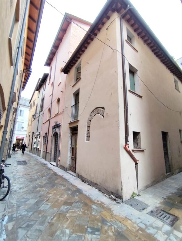 casa indipendente in vendita a Terni in zona Centro Città