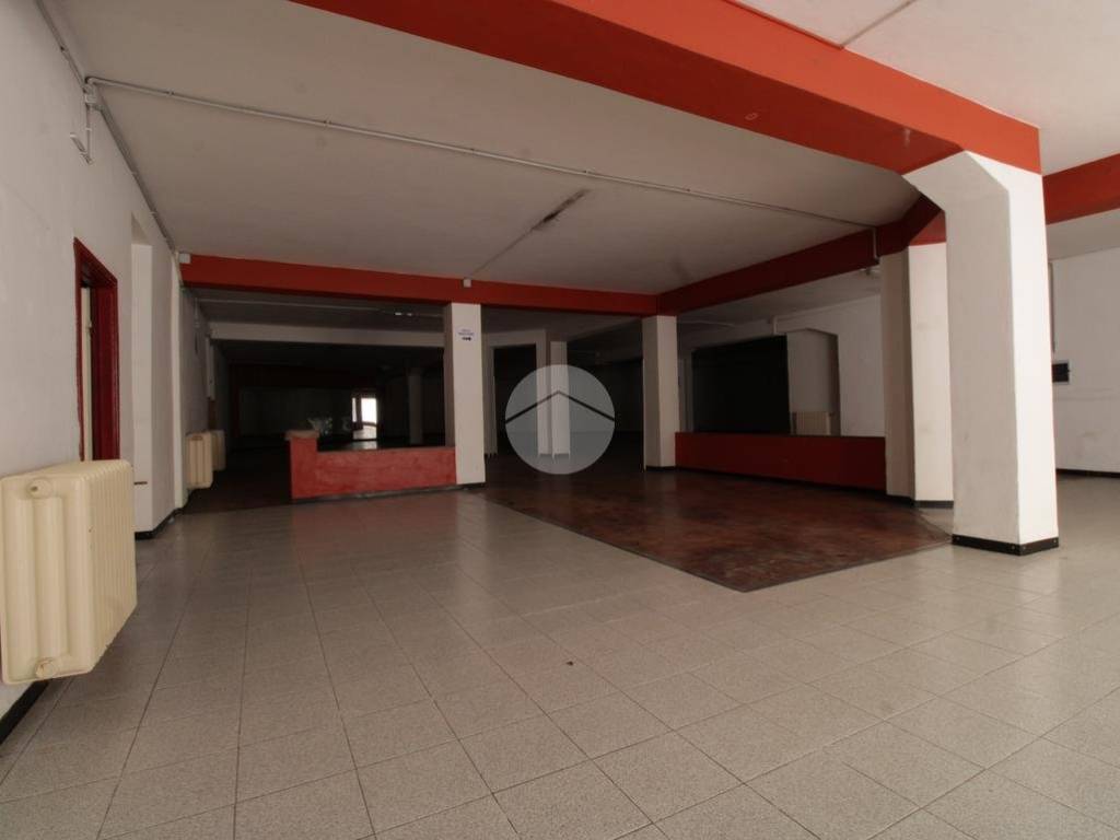 locale commerciale in vendita a Terni