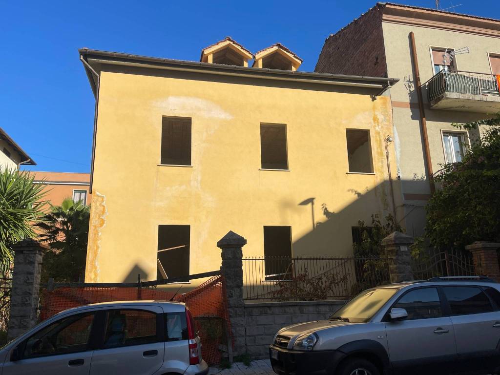 intera palazzina in vendita a Terni in zona Centro Città