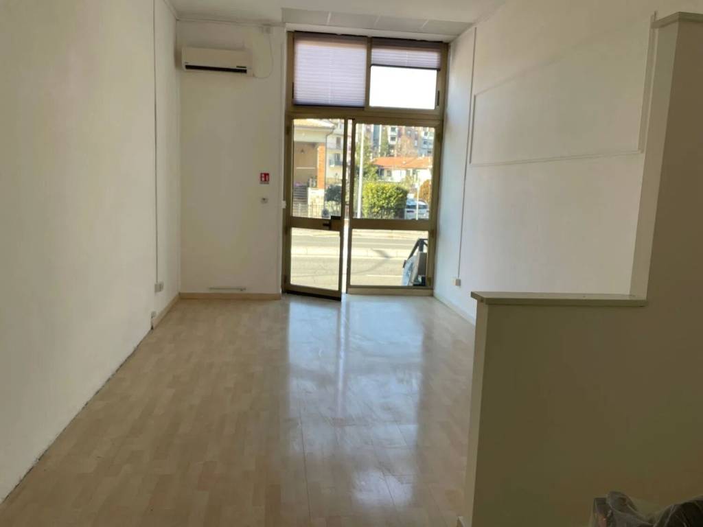 negozio in vendita a Terni