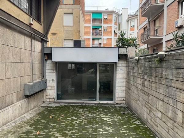 locale commerciale in vendita a Terni