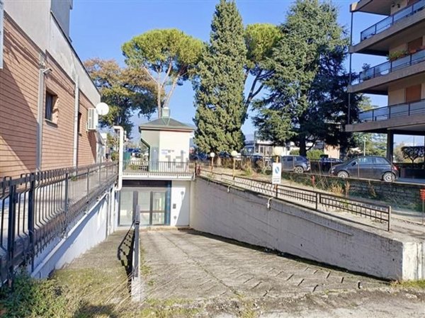 locale di sgombero in vendita a Terni