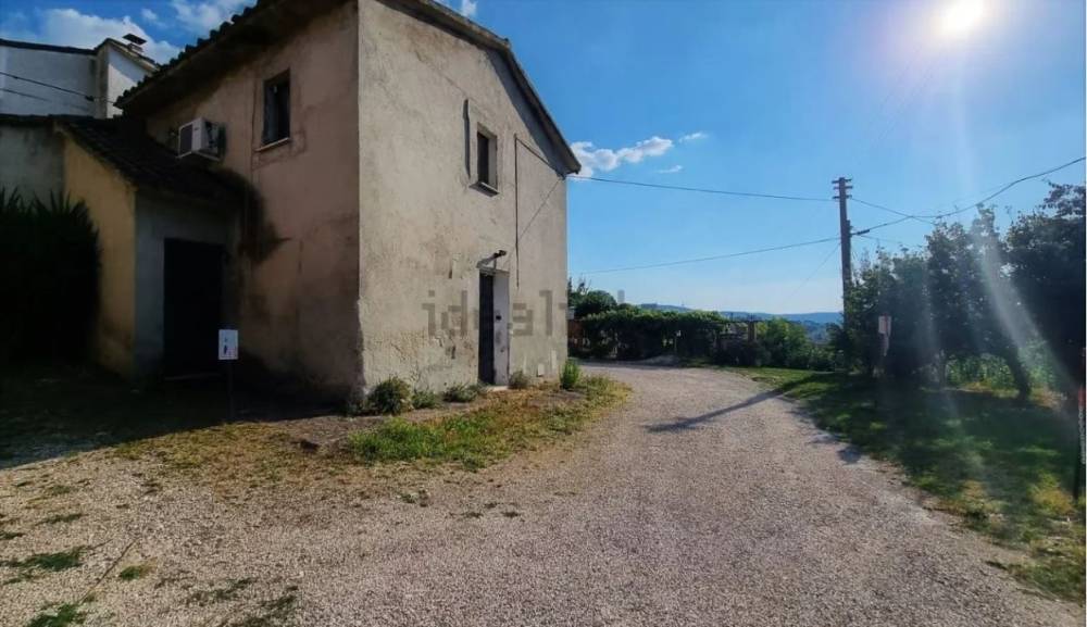 casa indipendente in vendita a Terni in zona Poscargano
