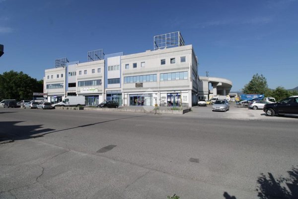 locale commerciale in vendita a Terni
