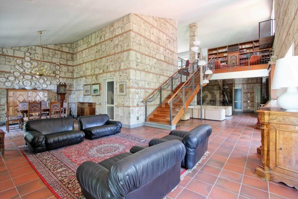 casa indipendente in vendita a Terni in zona Cesi