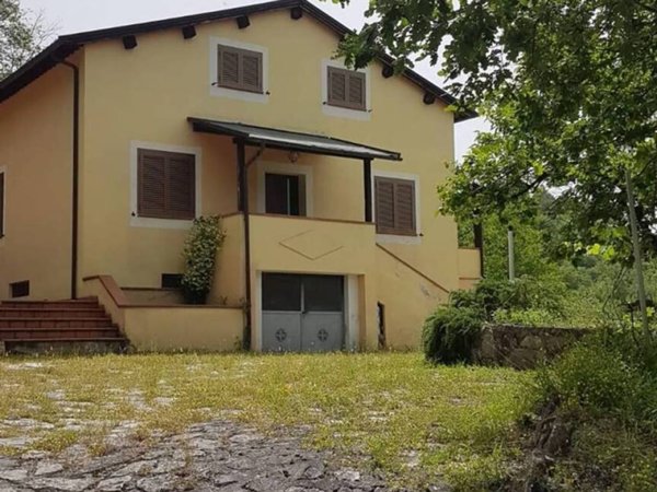 casa indipendente in vendita a Terni in zona Marmore