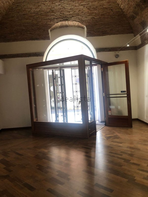 locale commerciale in vendita a Terni in zona Centro Città