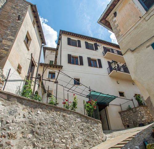 casa indipendente in vendita a Terni in zona Rivo