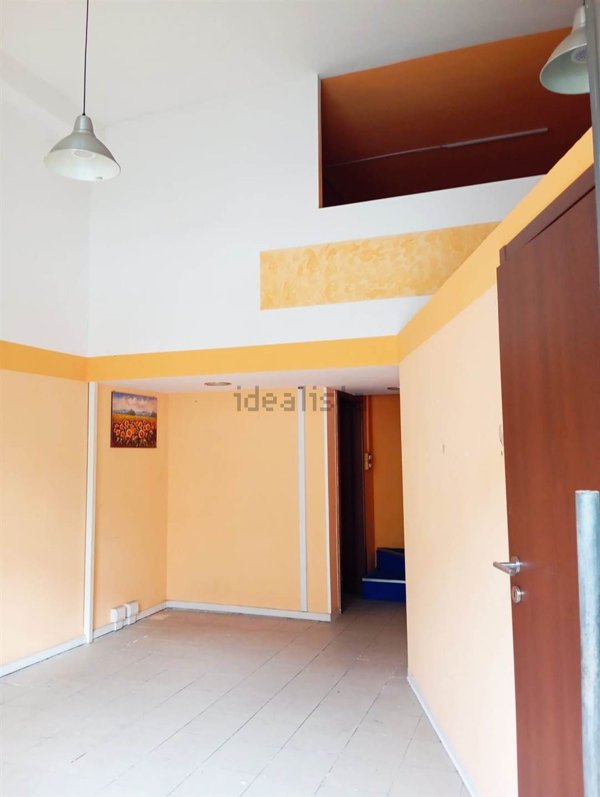 locale commerciale in vendita a Terni