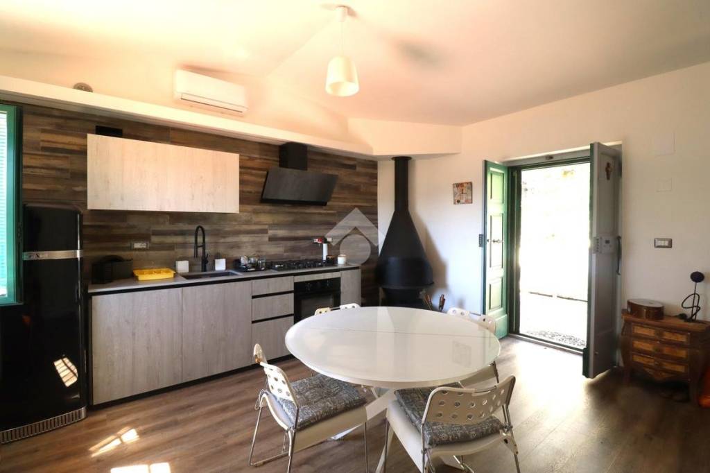 casa indipendente in vendita a Terni in zona Collestatte