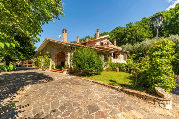 casa indipendente in vendita a Terni in zona Piedimonte