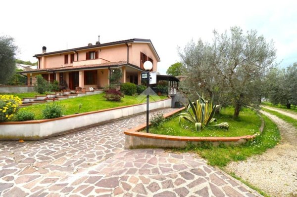 casa indipendente in vendita a Terni in zona Vocabolo Valenza