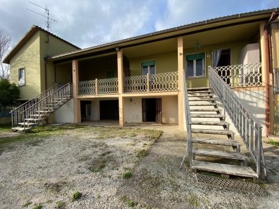 casa indipendente in vendita a Terni