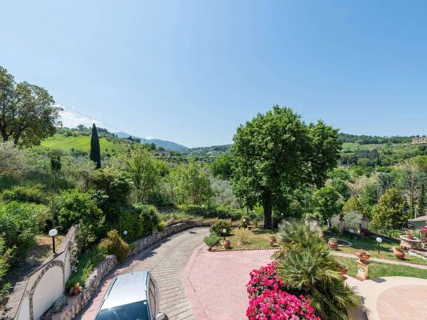 casa indipendente in vendita a Terni in zona Centro Città