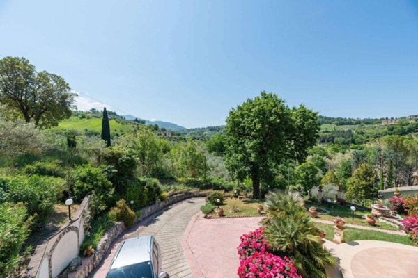 casa indipendente in vendita a Terni in zona Centro Città