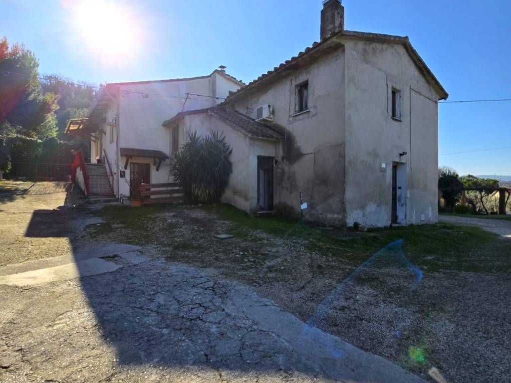 casa indipendente in vendita a Terni in zona Collescipoli