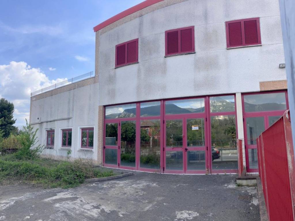 locale commerciale in vendita a Terni in zona Gabelletta
